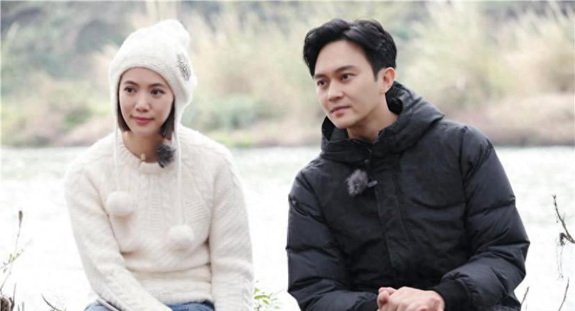 张智霖自曝无性婚姻:结婚十年了,就是睡一张床的兄弟!