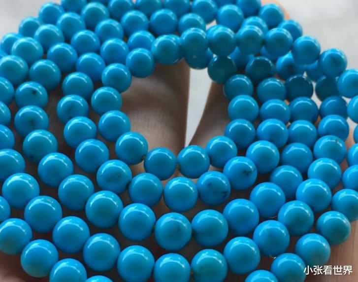 蓝色松石的缺点，不能盘玩不能沾汗，否则价值会降低很多