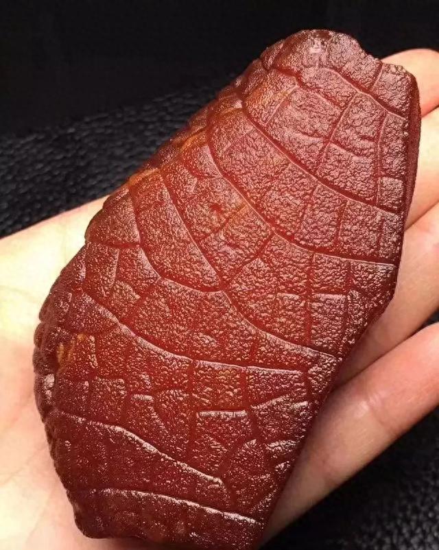 众多“蜜蜡原石”中,有三种不能玩