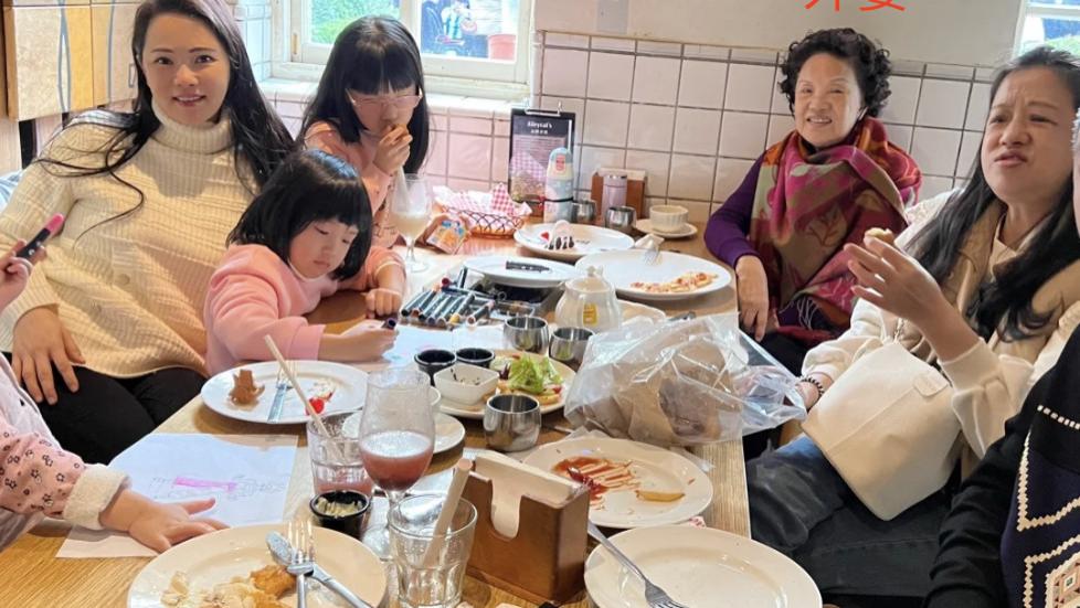 伊能静|伊能静春节带小米粒回台北探亲，女儿越来越漂亮，85岁母亲好年轻