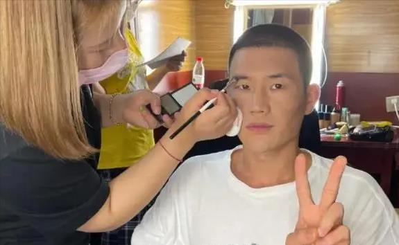 谢孟伟|吴奇隆退出《小兵张嘎2》的拍摄，称：接受不了谢孟伟浮夸的剧情