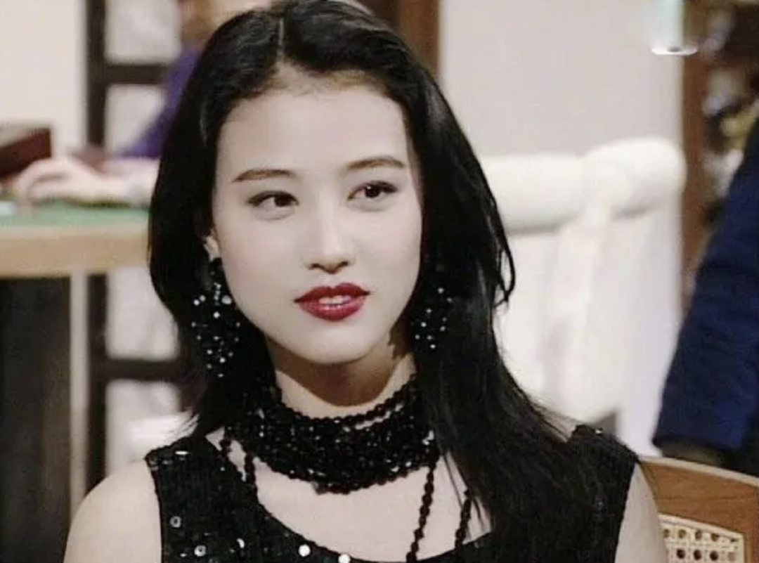 周海媚离世：曾「睡女厕」，爱犬房间比卧室还大，但遗产让人泪目