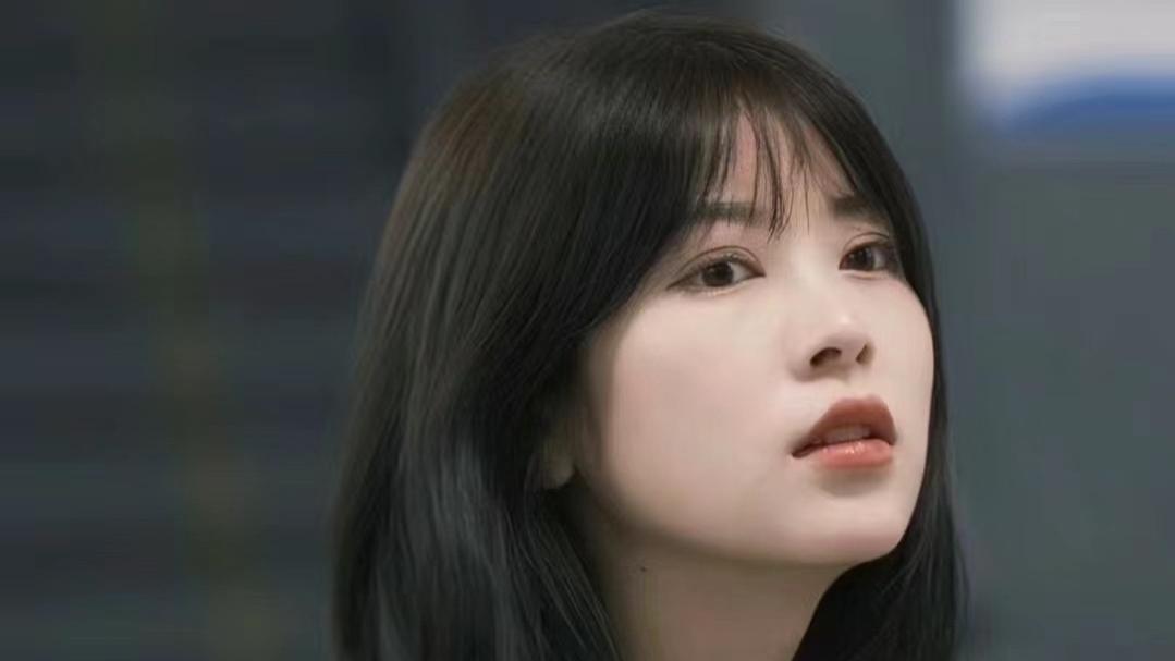 2024年“锁骨发”火了！四、五十岁的你不剪一次，都不知道多洋气显年轻