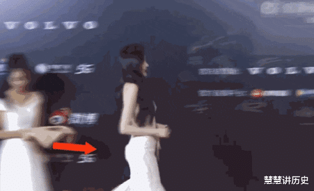 这一夜,张天爱用“假屁股”,彻底扯下了内娱女明星的遮羞布