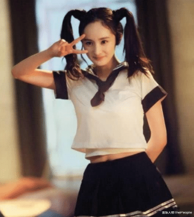 |别以为扎麻花辫、双马尾就是少女了，这8位女星扮嫩，个个辣眼睛