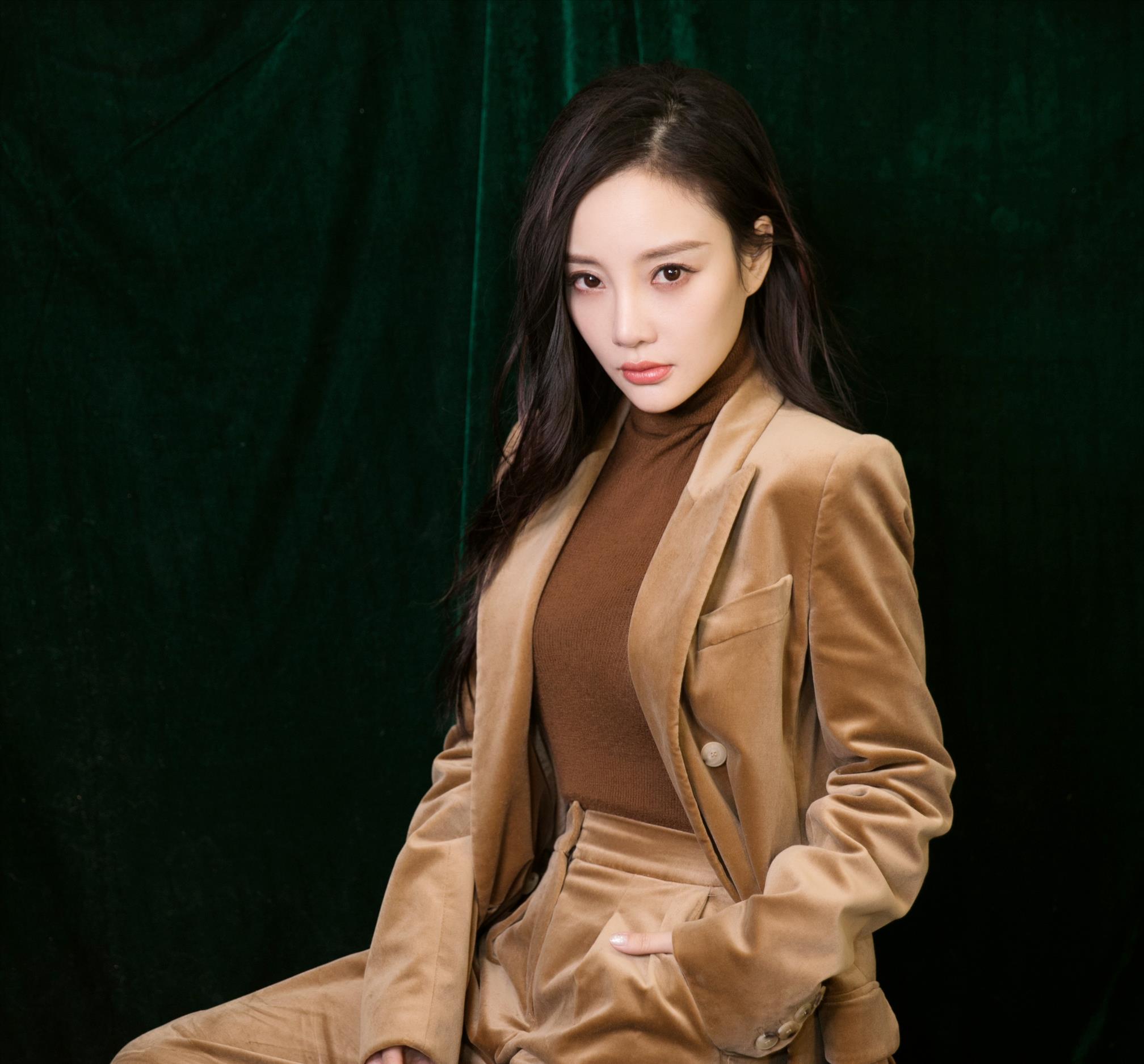 让李晨神魂颠倒，和韩庚街头热吻，被弟弟弄进医院，她才是真真正正的浪姐