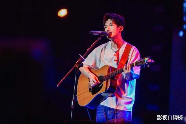 陈楚生16年后再夺冠，凭借独特的人格魅力，收割了一批年轻的粉丝