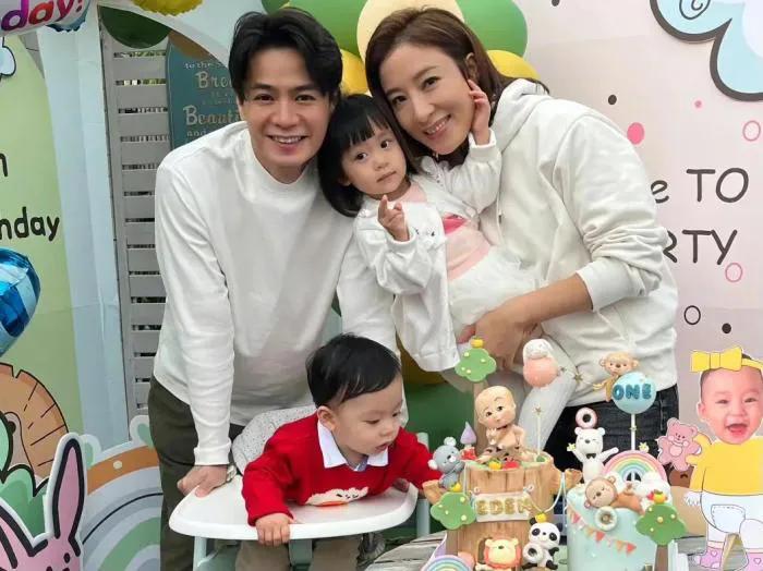 杨怡罗仲谦婚礼7周年纪念日，夫妇撇下俩娃过二人世界，甜蜜浪漫