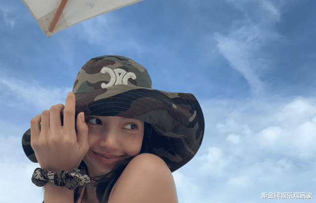 Lisa和LV三公子巴黎被偶遇?同游迪士尼不避嫌,算是半公开了?