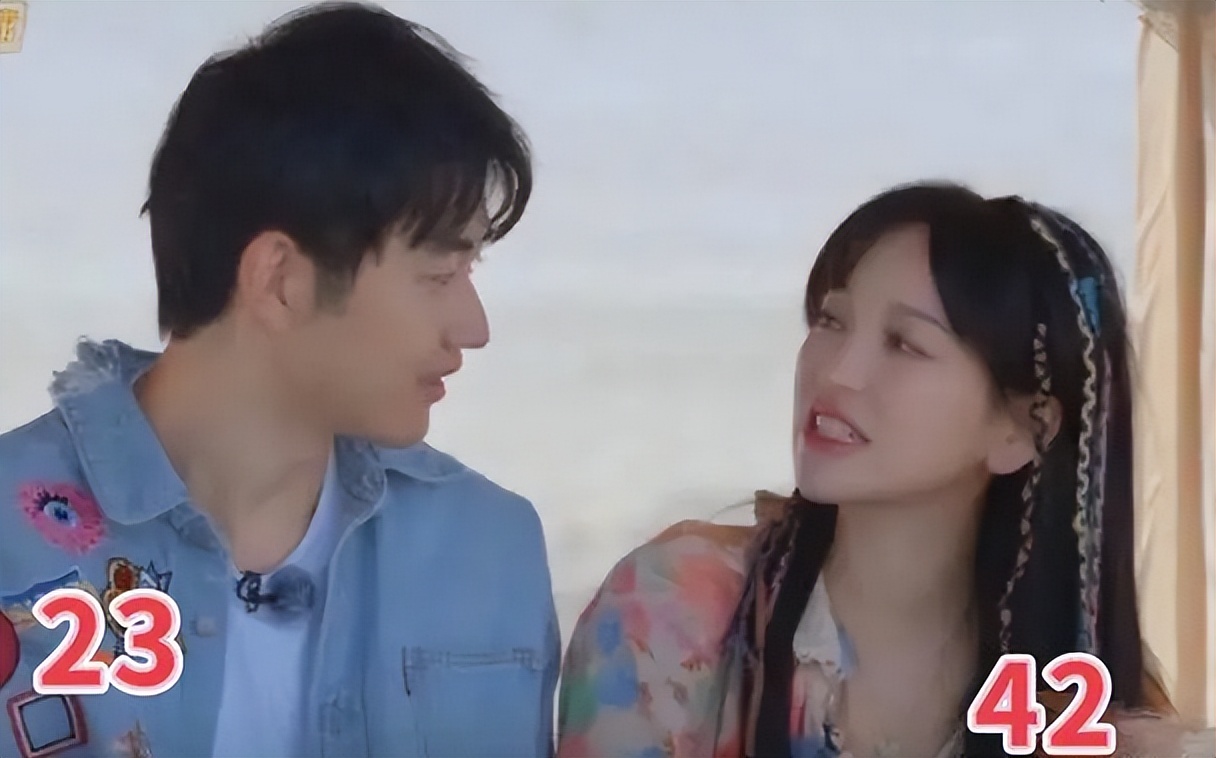 曝!金莎和男友录综艺91分成,42岁的她拿爱情变现,吃相好丑