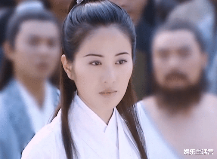 滤镜全碎!43岁叶璇穿免职裙,露腋下举哑铃,网友:精神出问题了