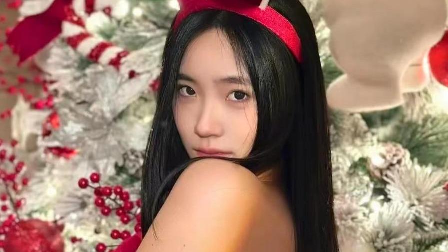 多位女星圣诞装扮惹争议，露背又露腿太出格，一身风尘味让人尴尬