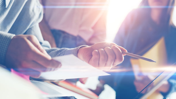 |如何在职场中找到长期发展的行业？