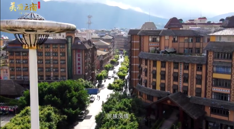 景点推荐|中国最险县城，建在山顶上，房子修在悬崖边，全城只有一条路！