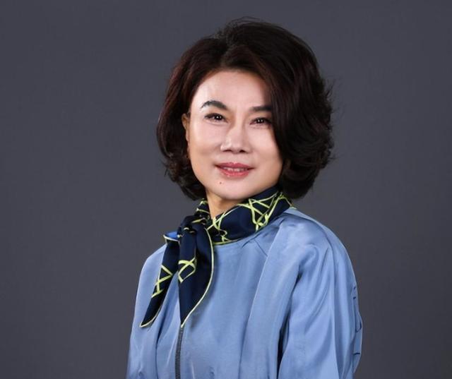 董明珠称不招只想要多少工资的人上热搜,她真是坐着说话不嫌腰疼