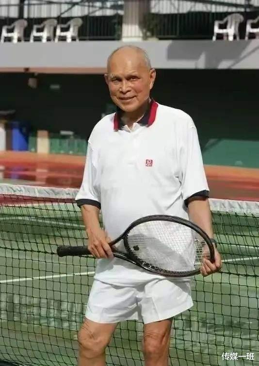 霍英东|离婚带孩子仍再嫁豪门,被霍英东独宠52年的冯坚妮,并不简单