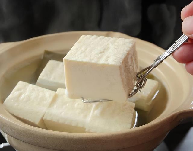 绝经|妇科主任:女人绝经后,5种食物敞开吃,有助补充雌激素、防早衰