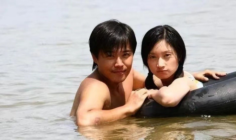 和相恋9年的女友分手，转身娶了陈思诚前女友，结婚10年恩爱如初