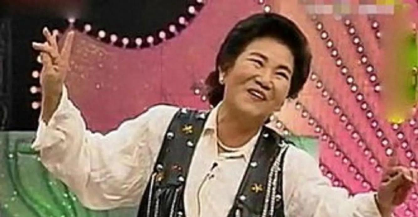 一句台词识破潜伏的间谍,赵丽蓉去世23年后,多家官媒仍发文缅怀