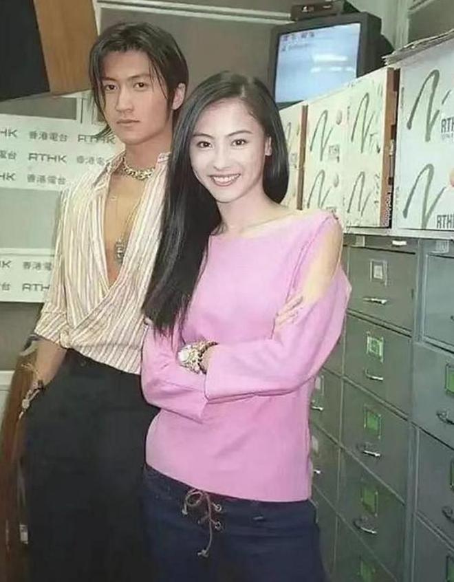 张柏芝|娱记曝资深男星被影后戴绿帽,女方出轨还生子,孩子爸疑是摄影师