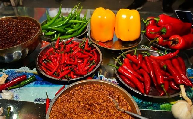 上了年纪，为啥嘴里会臭烘烘的？医生提醒：一般逃不过4个原因！