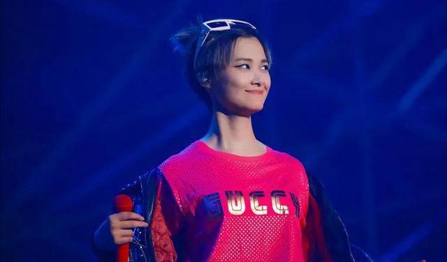 李宇春|李宇春:我不恋爱不结婚,39岁患上不死癌症,好在积蓄够今后治疗