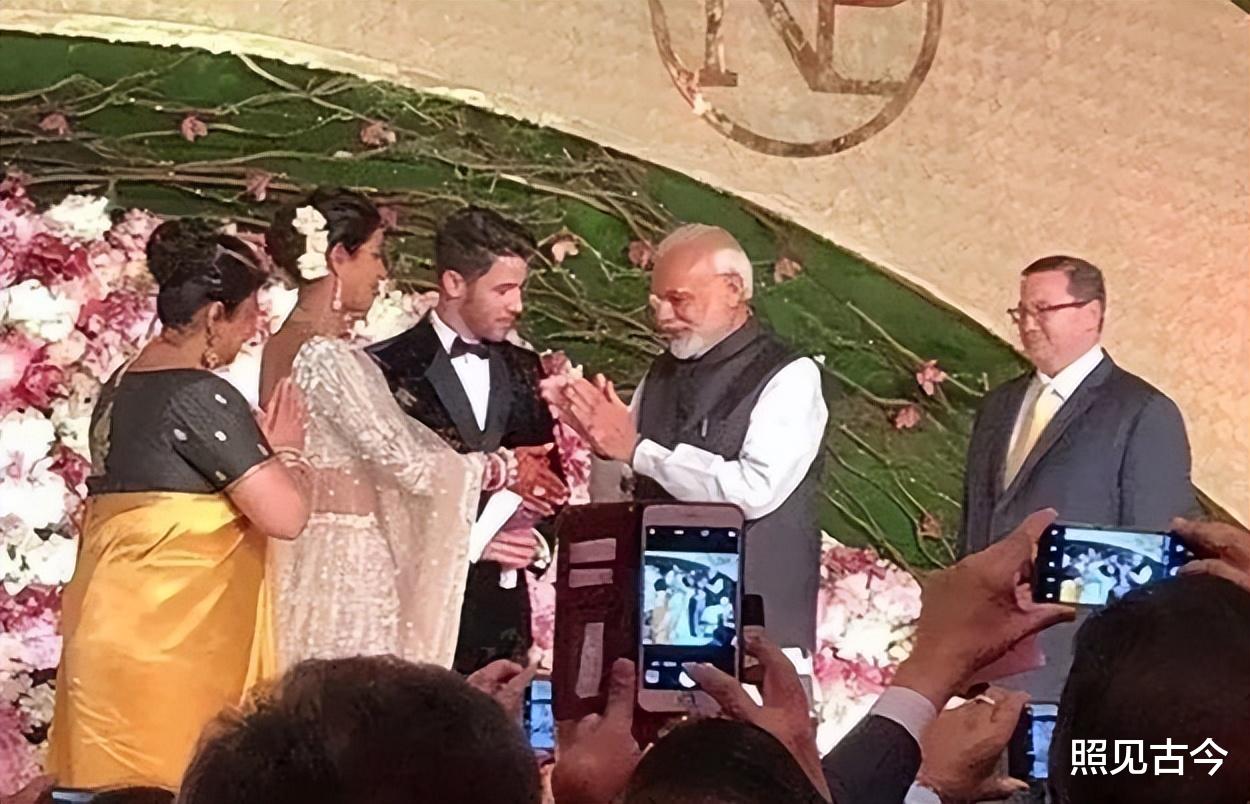 印度女神普丽扬卡：2000年的世界小姐，嫁给美国小鲜肉，胖到认不出