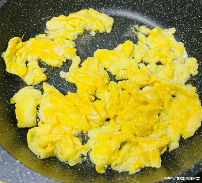 鸡蛋|无论炒肉丝还是肉片，都不要直接下锅炒，学会饭店做法，又嫩又滑