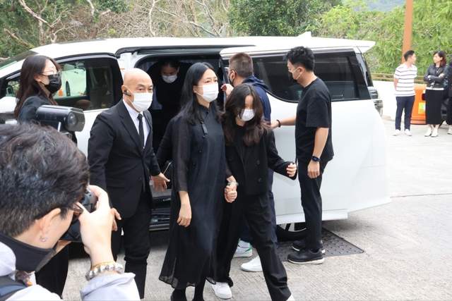 刘德华亡父出殡,全家24位成员详情曝光,华仔全程保护害羞女儿