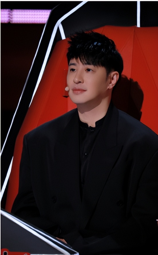 潘玮柏遭好声音隔空转椅,当场一脸懵爆粗口,网友:连装都不装了