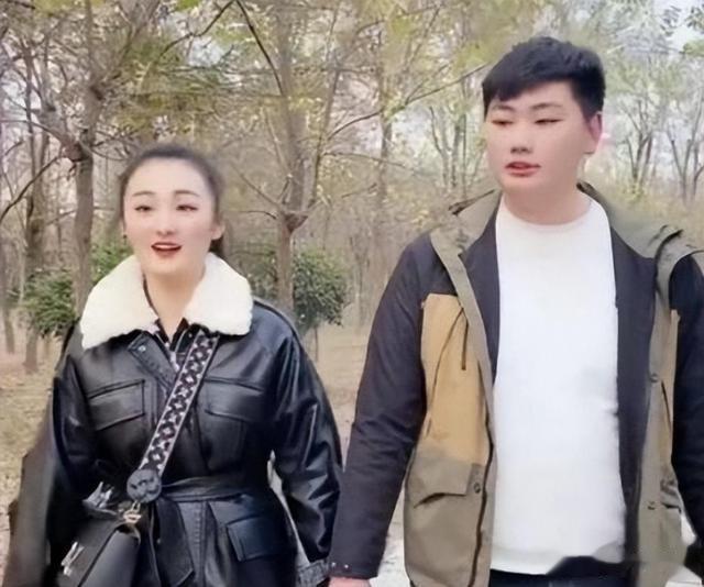 大衣哥儿子又要打光棍？新老婆陈萌深夜发文：啥也不会全靠爹养