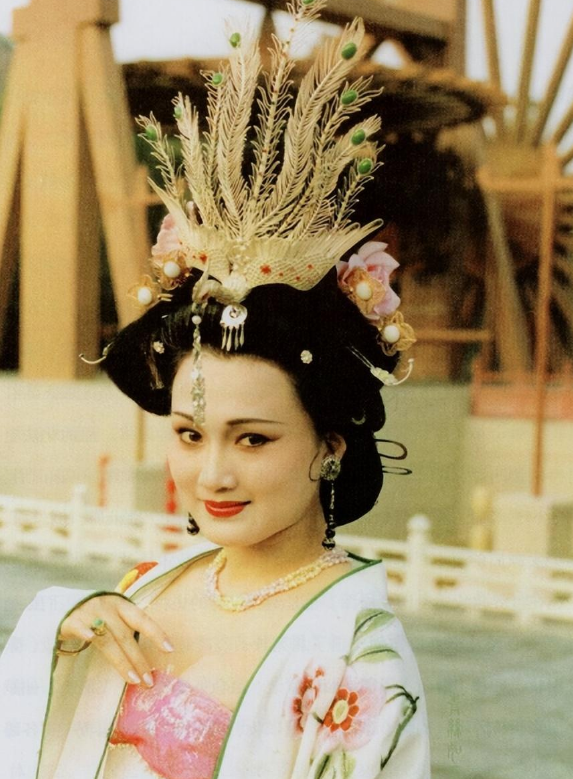 港剧奇怪的审美,这4位演员长相平平,却总当主角演美女,不理解