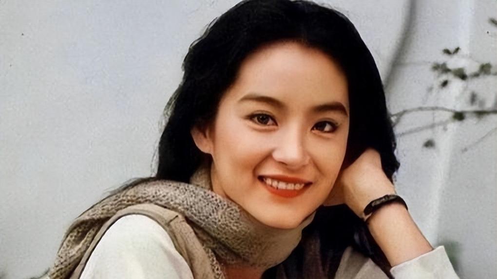 刑李源小三正脸首曝光，携13岁私生子认祖归宗，林青霞前程似锦