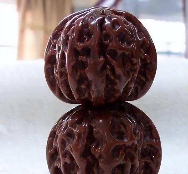 文玩核桃|文玩核桃对你说:你可以这样盘玩