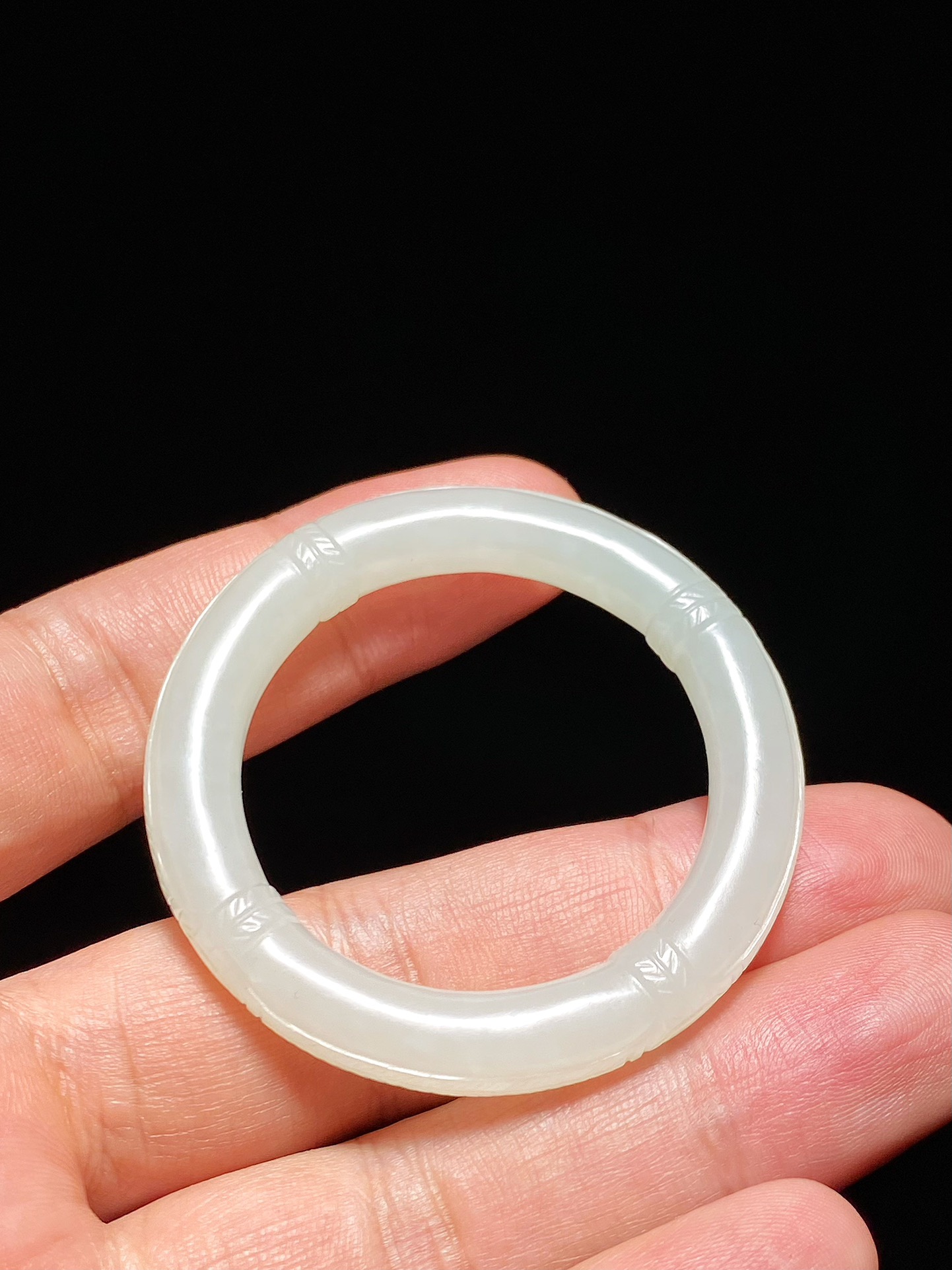 和田玉籽料|清中期 和田玉籽料 白玉 结绳纹 袈裟环 玉环