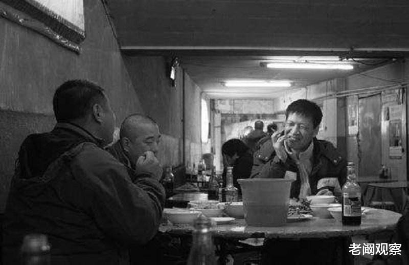 92年江苏一男子贪污被判死刑,服刑期间靠“研究字典”捡回一条命