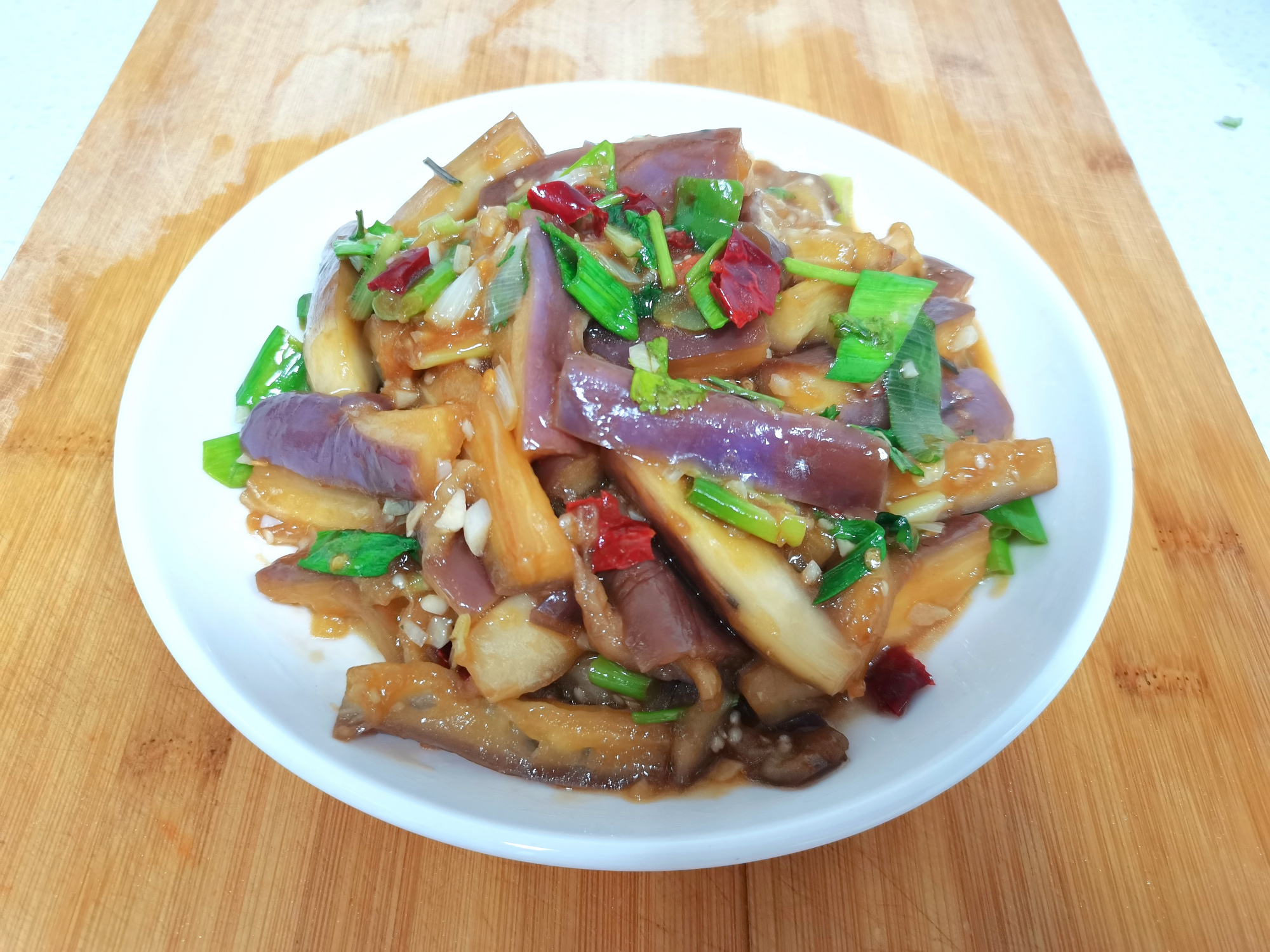 茄子|炒茄子,先放油还是先放茄子?厨师教你正确做法,茄子不发黑