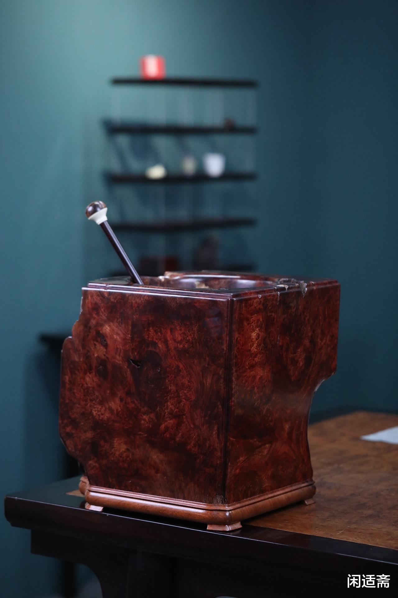 笔筒|文人雅藏，小叶紫檀，超大树头大瘤笔筒