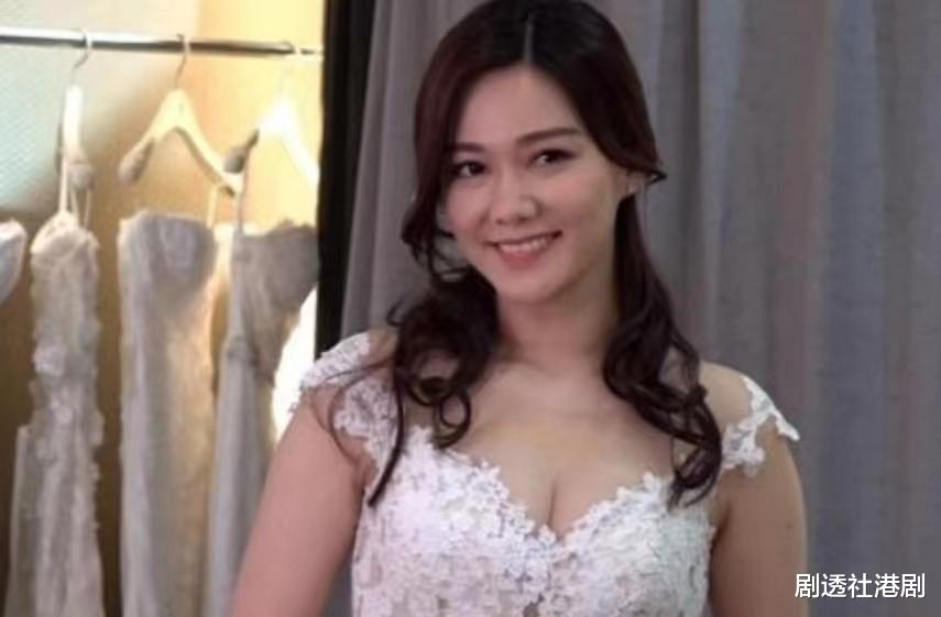 年底结婚！TVB视帝与小花未婚妻在法国被偶遇，此行疑为拍婚纱照