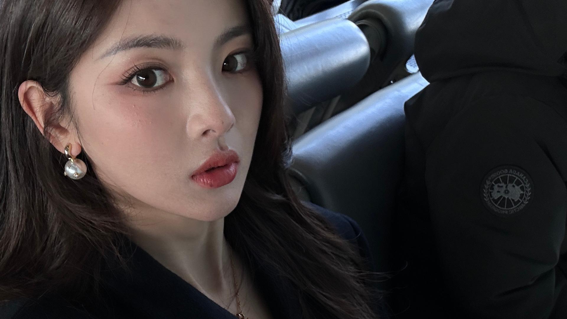杨超越的周一，也是要工作的周一，加油