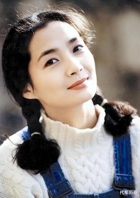 原来她已去世11年了，生前饱受癌症折磨选择离婚，如今前夫带女儿再婚