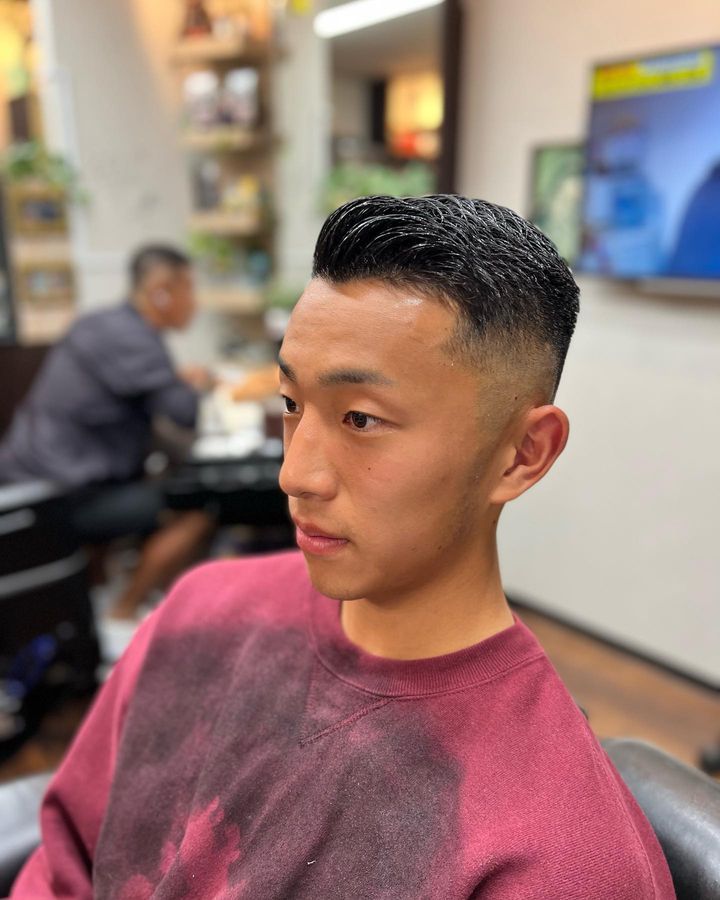 发型 头发花白大哥，剪款背头真帅气，还有更多时尚男发供你选择