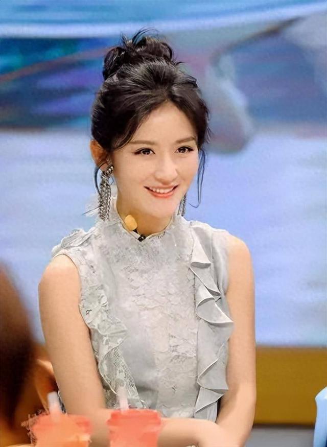 谢娜76岁父亲大摆宴席！高调庆祝从艺50周年，真实身份相当显赫