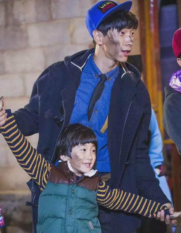 张亮|15岁天天近照曝光,身材挺拔身高超1米9