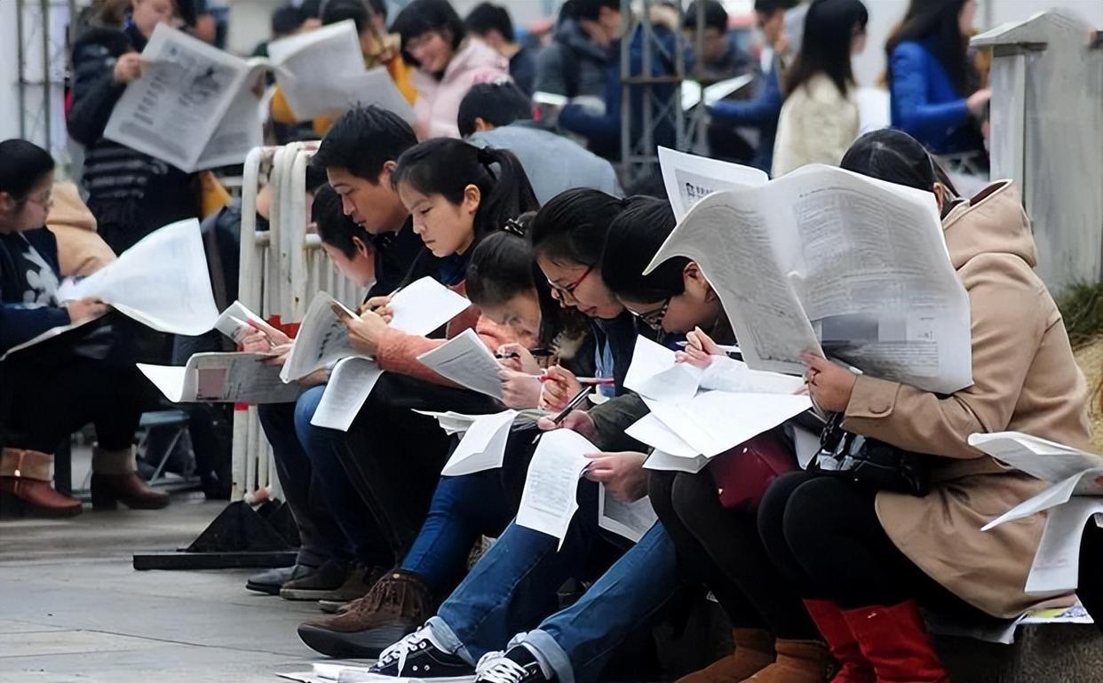 勒布朗·詹姆斯|云大校招博士文员工资3500引争议,敷衍痕迹太明显,何必劳民伤财