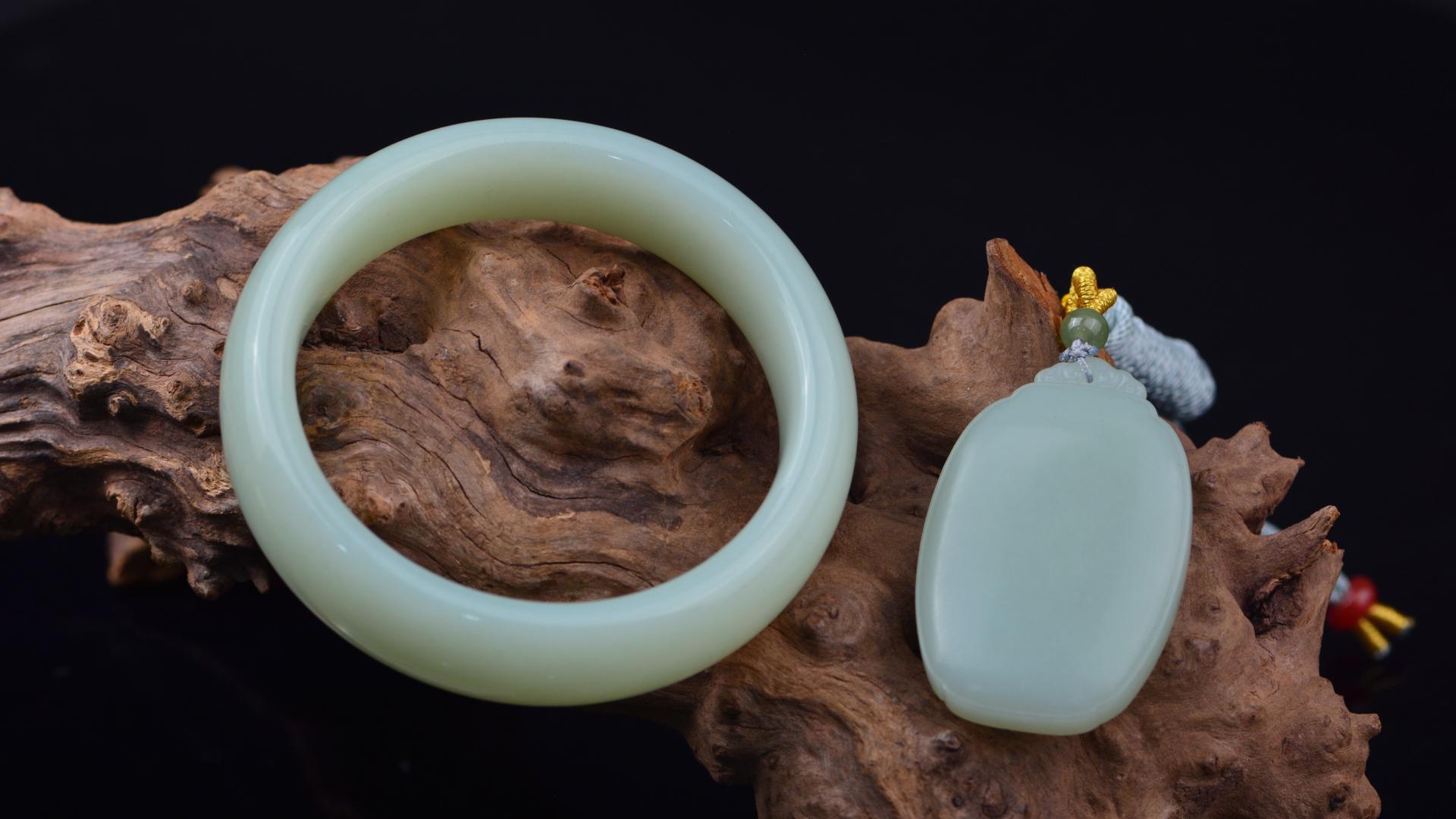 |翠芭莎和田玉：一翠值千金！