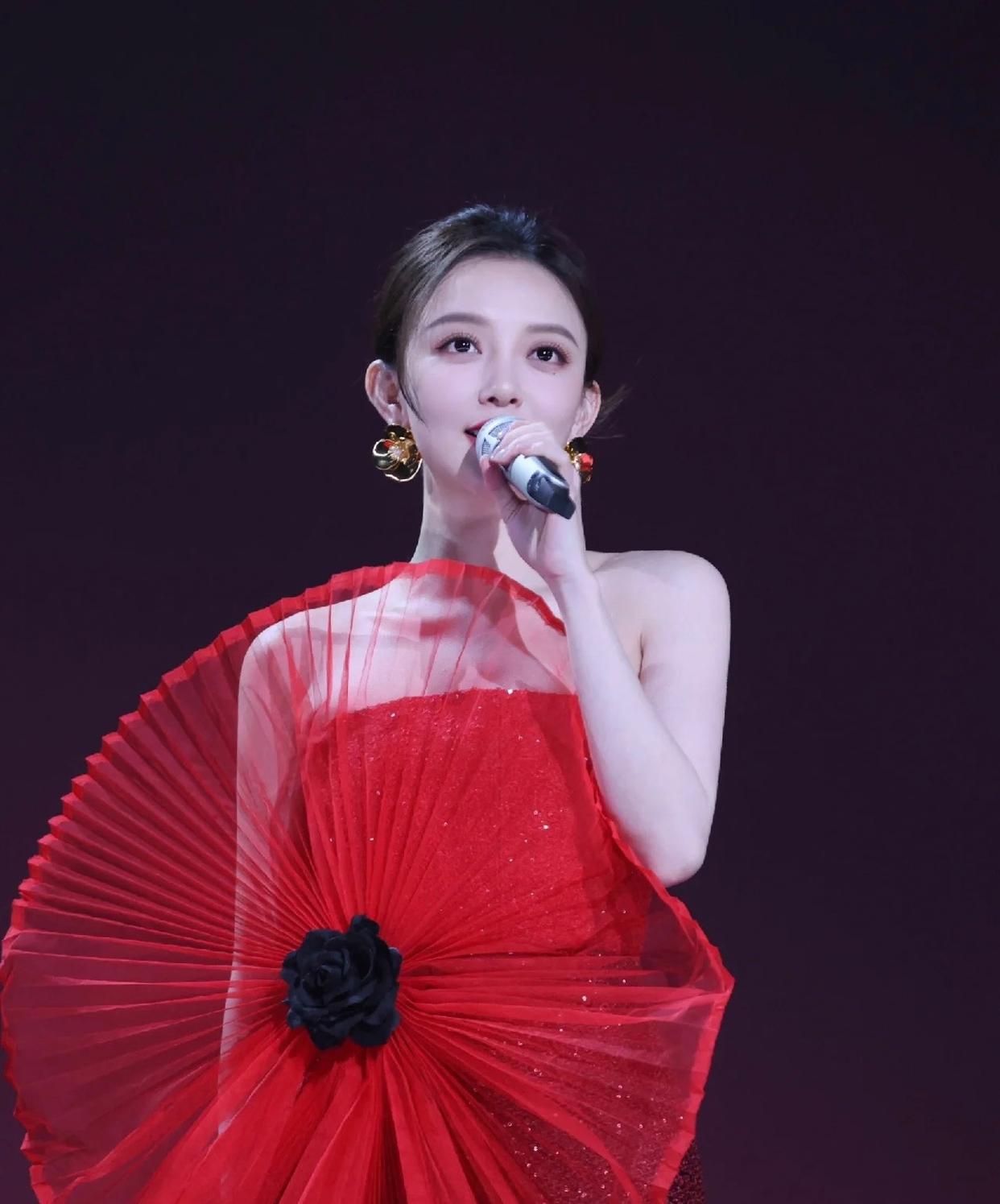 汪小敏|30岁汪小敏家境曝光，出道12年没存款，担心父母生病拿不出医药费