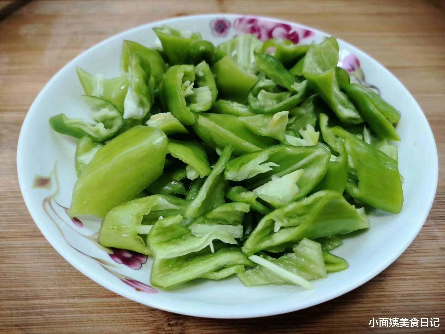 用鸡蛋和它做燃脂菜，热量低营养高，开胃解腻，真好吃