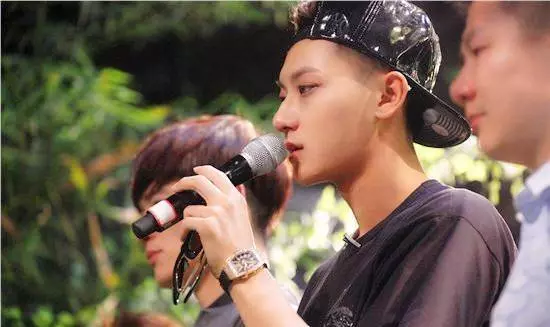 黄子韬|黄子韬父亲：家产200亿，为不让儿子膨胀，动用关系把报道压下去