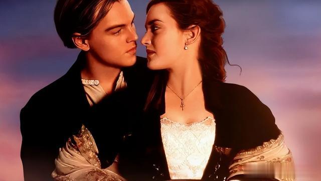 泰坦尼克号|《泰坦尼克号》重映,卡梅隆否认罗丝太肥说法:是杰克爬不上门板